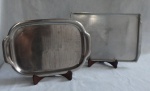 Conjunto com 2(duas) bandejas sendo uma em aço inox com decoração pirigrafada em