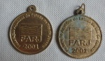 Lote com (2) peças contendo medalhas esportivas.