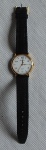 Relógio Feminino Original da Mondaine com fundo branco e pulseira de couro, Caixa folheada a ouro, necessita de troca de bateria. No estado, sem garantia.