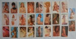 Colecionismo - 26 Calendários Femininos Década de 70/80 - Esses calendários estavam colados em algum lugar e foram retirados, portanto os calendários na parte posterior não estão em bom estado.