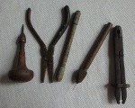 COLECIONISMO - Lote com 5 ferramentas antigas, no estado.