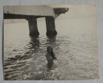 FOTOGRAFIA DE DORIS MONTEIRO NO MOMENTO DE SEU LAZER NO RIO DE JANEIRO - . Med. 18 x 24cm
