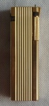 COLECIONISMO - Interessante isqueiro plaque d'or Pensuin Cygnus, no estado - Alt. 95mm