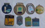 Lote com (8) peças contendo medalhas esportivas modelos e tamanhos diversos.