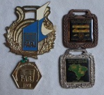 Lote com (4) peças contendo medalhas esportivas modelos e tamanhos diversos.