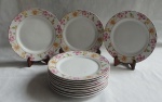 PORCELANA - Conjunto com 12 pratos rasos sem marca do fabricante, decoração floral colorido com fundo branco. Diam. 27cm
