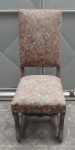 MOBILIÁRIO - Cadeira em madeira nobre no estilo rústico. Assento e encosto estofados em gobelein floral. Med.: 1,08m alt X 46cm larg X 46cm prof.