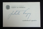 DOCUMENTO HISTÓRICO - COLECIONISMO - Cartão de Visita assinado por Getúlio Vargas. Med. 8 x 11cm