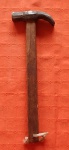 Martelo antigo cabo de madeira. Med. 21cm x 7cm