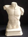 S/ ASSINATURA - Escola Europeia Séc. XX - "Dorso Masculino", escultura estilo clássico, em material não identificado provavelmente marmorite, alt. 39cm.