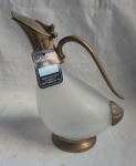 Decanter Importado para vinho ou água, bebida alcoólica,  com base, bico e pegador em metal folhado a ouro, altura 20cm .