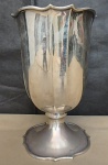Vaso de prata contraste 833 mls, borda recortada. Altura: 20cm. Peso 400g