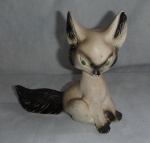 Linda escultura de escultura de raposa de material sintético. Med. maior 15cm,