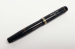 Montblanc 234 1/2 Caneta-tinteiro preto. Bela caneta tinteiro Montblanc vintage produzida nos anos 1950 com corpo em black celluloid. Peça para colecionador! 12 cm de comprimento.