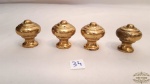 4 puxadores  de gaveta m metal dourado forma de caracol.Medidas: 3cm de altura.