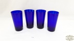 4 copos longos em cristal azul cobaltoMedidas: 7cm diâmetro e 13cm altura.  apresenta pequeno bicado
