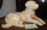 Grande cachorro em cerâmica. (desgastes)med. 18 x33 cm