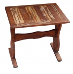 Mesa baixa auxiliar em madeira. med.:45 x40x45 cm