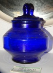 Bomboniere em vidro azul. med:20 cm alt.