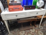 Mesa escrivaninha com duas gavetas (desgastes)  75 x1,10 x50  cm