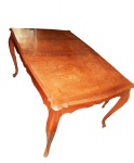 Mesa de jantar extensível,  acompanha duas tábuas.med:80 cm alt x 1,40 cm comprimento fechada (cada tabua de acréscimo tem 30 cm ) x1 metro larg.