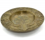 Antigo Cinzeiro em Bronze com Elegante Cinzelado e Inscrição Oferta dos Cofres e Móveis de Aço Luso Brasileira - Bahia - Medida: 17 Cm.