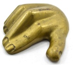 Abridor de Garrafa em Bronze no Formato de Mão. Medida: 8 X 8 Cm.