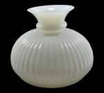 Rara Cúpula Lustre/Luminária em Opalina Off White - Corpo Gomado - Anos 20 - Medidas : 22 cm (Altura) X 30 cm. (Diâmetro) / Medida Encaixe = 26,5 cm