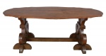 Mesa de jantar em madeira nobre, tampo recortado, necessita refazer verniz, medindo: altura 0,76 , profundidade 1,07  e comprimento 2,10 cm.