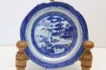 MACAU - Antigo prato oriental de porcelana azul e branca. Dia. 15,5 cm.