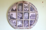 QUADRO - Antiga janela vitro em madeira nobre patinada, utilizada como mosaico para retratos. Fotografias "Ouro Preto". Med. 89x93 cm.