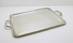 METAL ESPESSURADO A PRATA - Bandeja retangular, lisa, da manufatura WOLFF. Med. 49x32 cm.