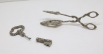 METAL - Lote de pegador e chave em formato de saca rolhas. Maior 21 cm e menor 12 cm.