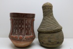 ARTE INDÍGENA - Lote de pote de cerâmica e cestaria em palha. Maior 25 cm e menor 21 cm.