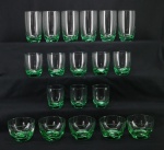 DEMI CRISTAL - Lote de 19 copos diversos em demi cristal translucido em tom verde, composto de: 6 copos long drink, 5 copos médios, 3 copos menores e 5 recipeintes para sobremesa.