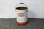 COLECIONISMO - Antiga galão/balde de óleo em lata. Med. 41x30 cm. Sem tampa.