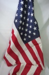 Bandeira Americana fabricada nos Estados Unidos da América pela empresa Annim & Co., dupla face e sem uso. Mede 84 x 156 centímetros. Feita em Polyester (70%) e Algodão (30%).