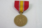 Medalha Americana da Guerra do Vietnã - NATIONAL DEFENSE com fita.