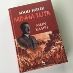 `Minha Luta - Adolf Hitler` versão em português e capa dura da obra do ditador alemão. 510 páginas.  `Este item não Promove ou glorifica violência ou intolerância racial. Está à venda apenas para fins de preservação da memória histórica. A organização do leilão não faz apologia a quaisquer movimentos políticos ou ideológicos, e repudia qualquer ideologia de cunho racista.`