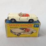 Brinquedo antigo - Matchbox series Superfast 27 Mercedes Benz 230 SL - Fabricado na Inglaterra, abre portas e as rodas giram livres. A caixa contem um adesivo da famosa loja Sears.