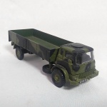 Corgi - Caminhão militar camuflado Bedford MK. Não contem escala, mede aproximadamente 15,5cm. Falta os espelhos retrovisores,