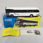 Brinquedo antigo releitura - Onibus Greyhound Lines fabricado pela Corgi na escala 1/50. Caixa original que mede 24cm.