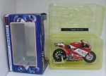Moto Saico Ducati 999 F06  na embalagem - miniatura bem conservada  caixa de papelão comamassados e desgastes.