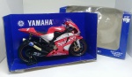 Moto Yamaha YZR -M1 - escala 1:12  miniatura sem manuseio  embalagem amassada e comdesgastes.