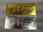 32. Numismática (2) Cédulas de 20 Dólares banhadas a Ouro Branco e Ouro Amarelo. Peças fantasia. 