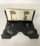 Antigo Visor Stereoscope de bolso dobrável, fabricado no começo do século, medidas aberto 14x6x9 acompanha 5 carões stereo.