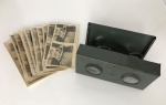 Antigo Visor Stereoscope de metal dobrável, marca RELEV, medindo 13,6 cm acompanha 10 fotos stereo cartão