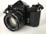 Camera PENTAX ASAHI lente 1:2/55 made in Japan número 2506599 cor preta.
