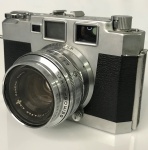 Camera AIRES III 35mm coral, lente 1.9 F4.5cm  número 761114 -  A câmera Aires 35-IIIL foi fabricada pela Aires Camera Industries Company de Tóquio, Japão, de 1957 a 1959.Considerada a Leica do Japão.
