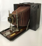 RARA Camera Kodak número 5 - 1898/1900 - quadro de lente em madeira 1900/1907 com lente em metal 7x5 fole vermelho - obturador primoroso, camera em perfeito estado de conservação e funcionamento.